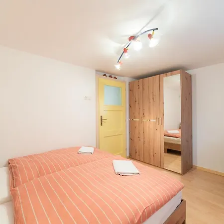 Bah Apartment Ljubljana Buitenkant foto