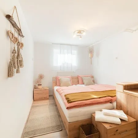 Bah Apartment Ljubljana Buitenkant foto